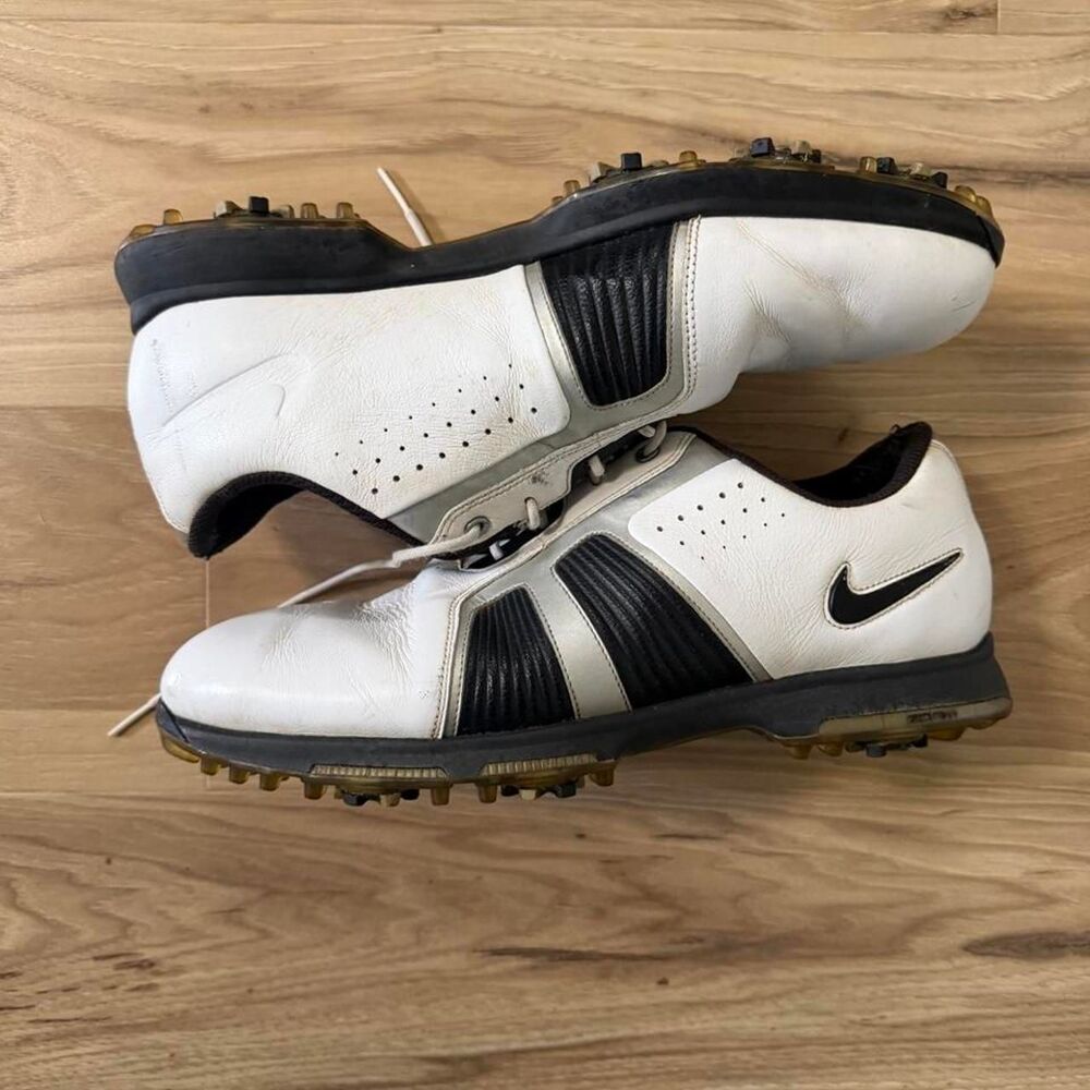 Nike Zoom golf shoes white with black Nike swoosh sports shoes size 10.5